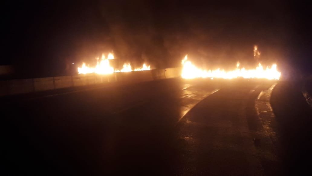 Con cortes en distintos puntos: Pescadores artesanales prenden nuevamente barricadas