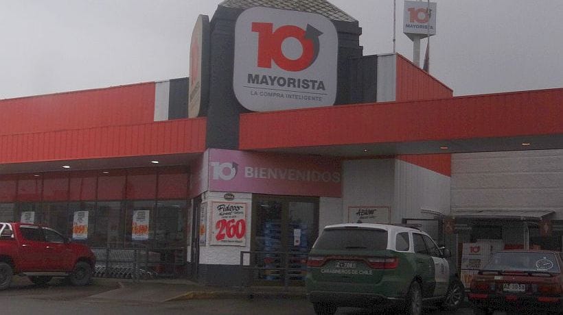 Investigan fallecimiento de persona hallada en supermercado saqueado