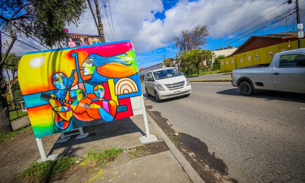 Paraderos de San Pedro de la Paz se llenan de color con inédita intervención artística