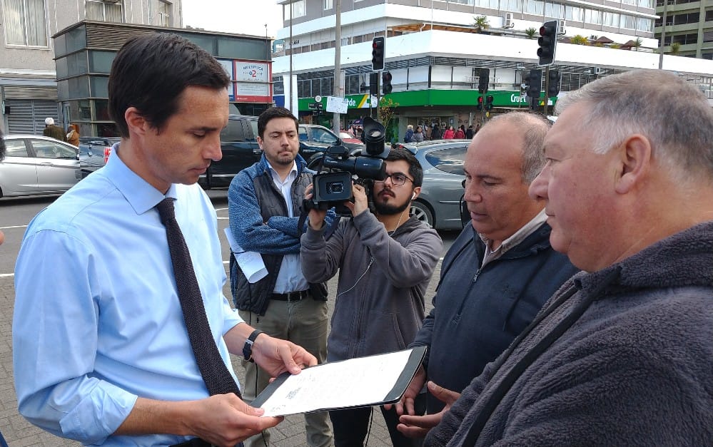 Artesanales del Biobío entregan carta contra Carretera Hídrica a Ministro de Energía
