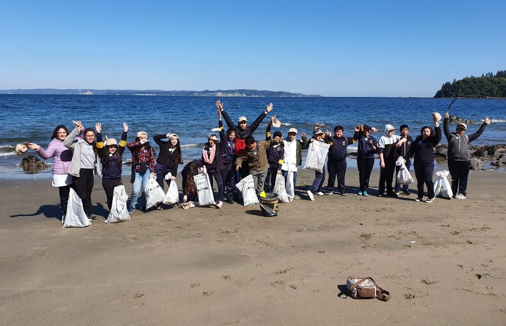 Playa de Tomé queda libre de basura en el marco de la COP 25 en Chile