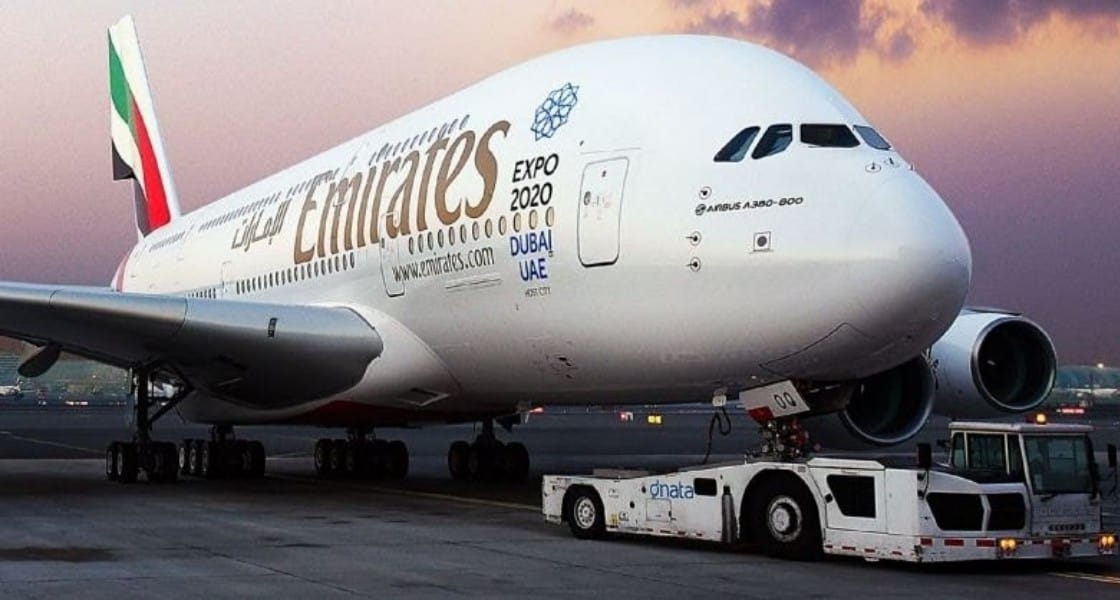 Aerolínea Emirates busca tripulantes chilenos y ofrece millonarios sueldos