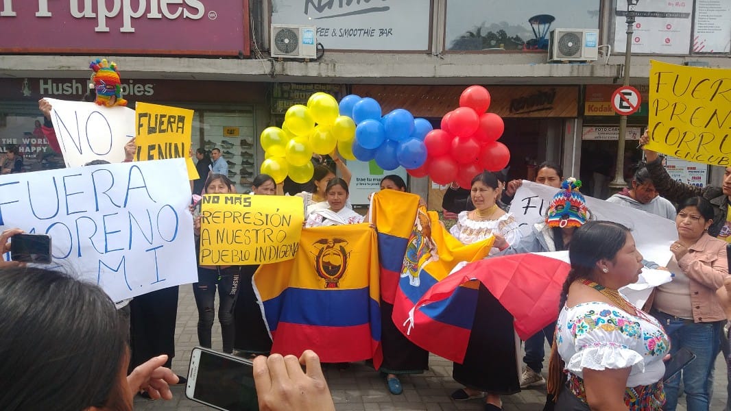 Ecuatorianos en Concepción marchan por delicada situación de su país 