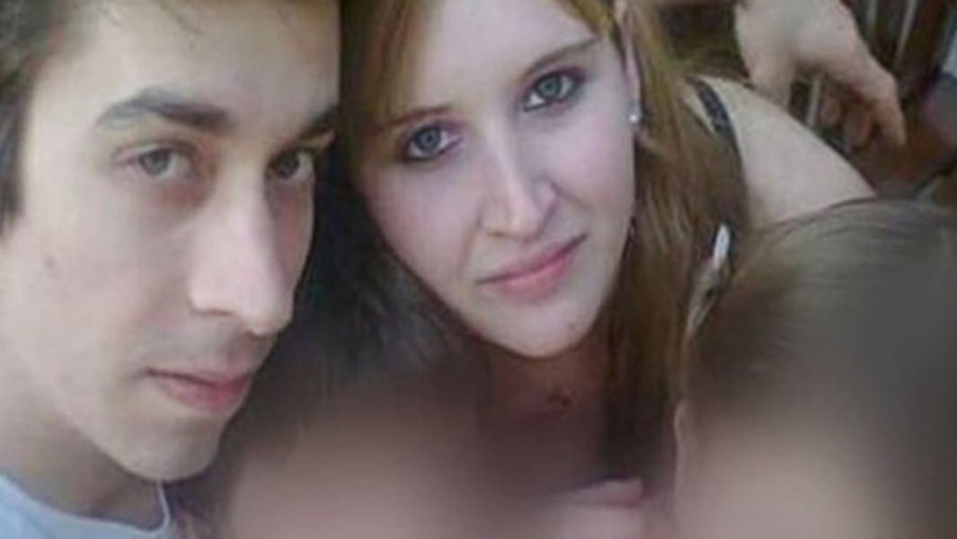 Hermanastros que eran pareja mataron a sus padres en Argentina