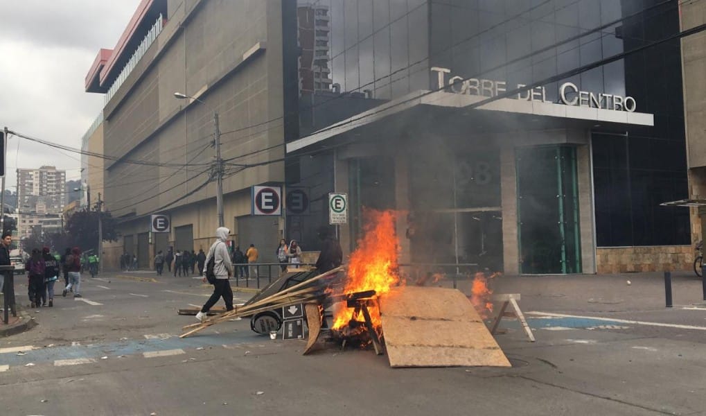 Continúa el descontento social en Concepción: 5 personas detenidas y 2 Carabineros lesionados