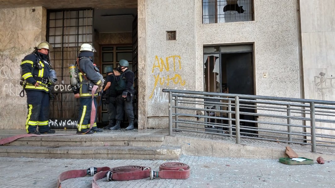 Incendio afecta a los Tribunales de Justicia de Concepción 