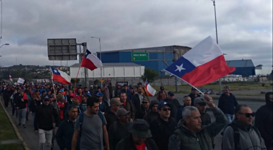 Cerca de dos mil trabajadores de Asmar marchan desde Talcahuano a Concepción