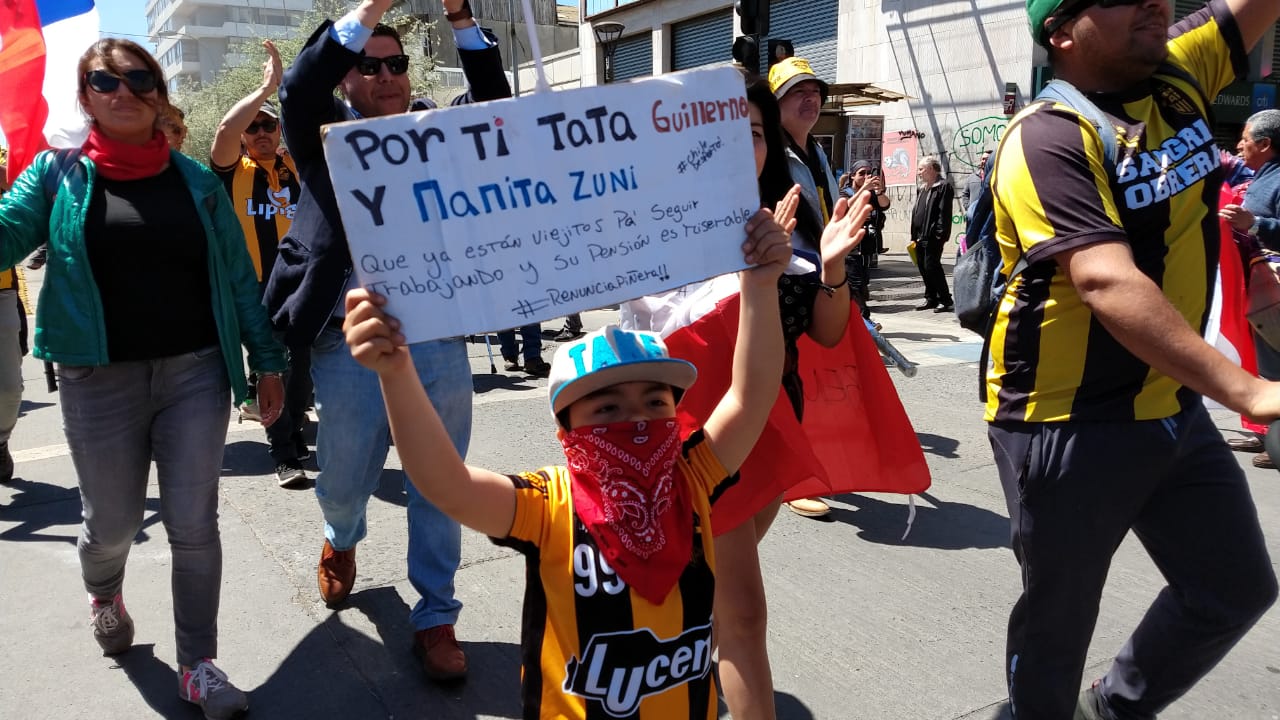 Selección de los mejores carteles en la multitudinaria marcha en Concepción