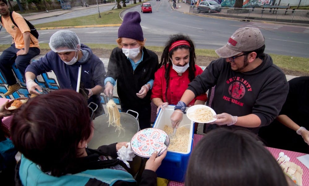 Jóvenes hacen olla común en Concepción y plantean propuestas ciudadanas en medio del estallido social