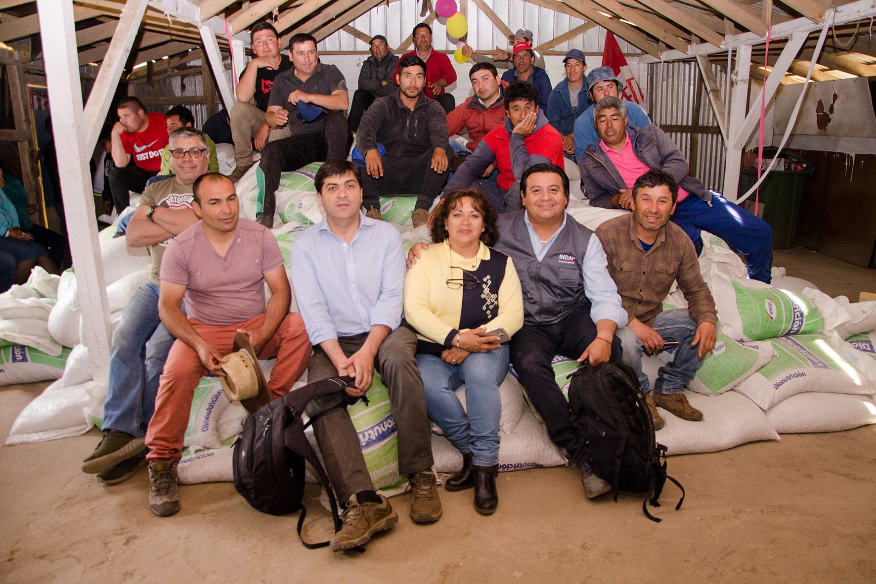 Nuevamente agricultores de Isla Santa María reciben alimento concentrado para sus animales