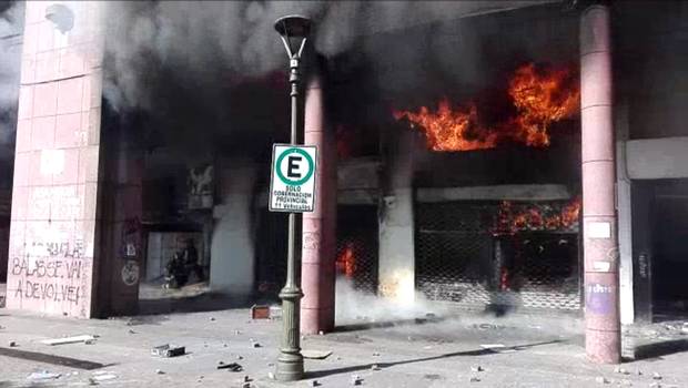 Corte penquista niega revertir prisión preventiva a conserje acusado de incendiar la Gobernación