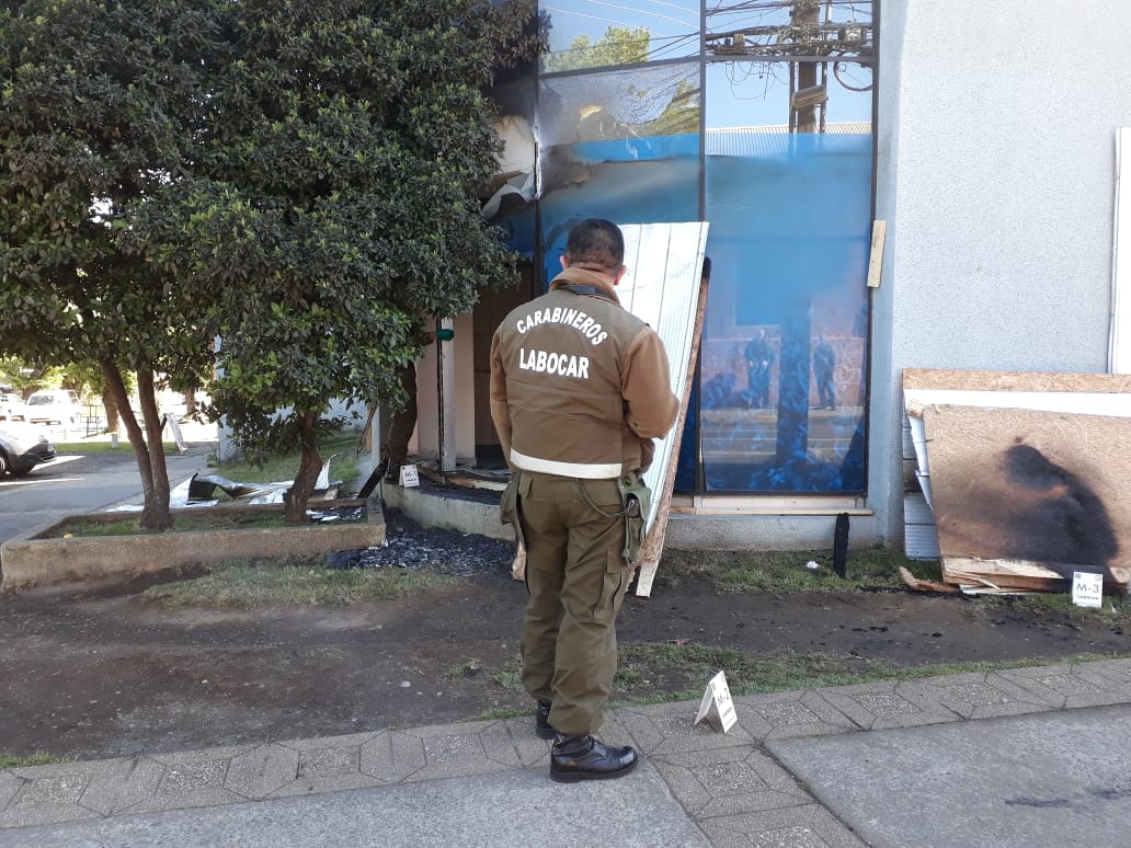 Investigan incendio que afectó a Caja La Araucana en Los Ángeles