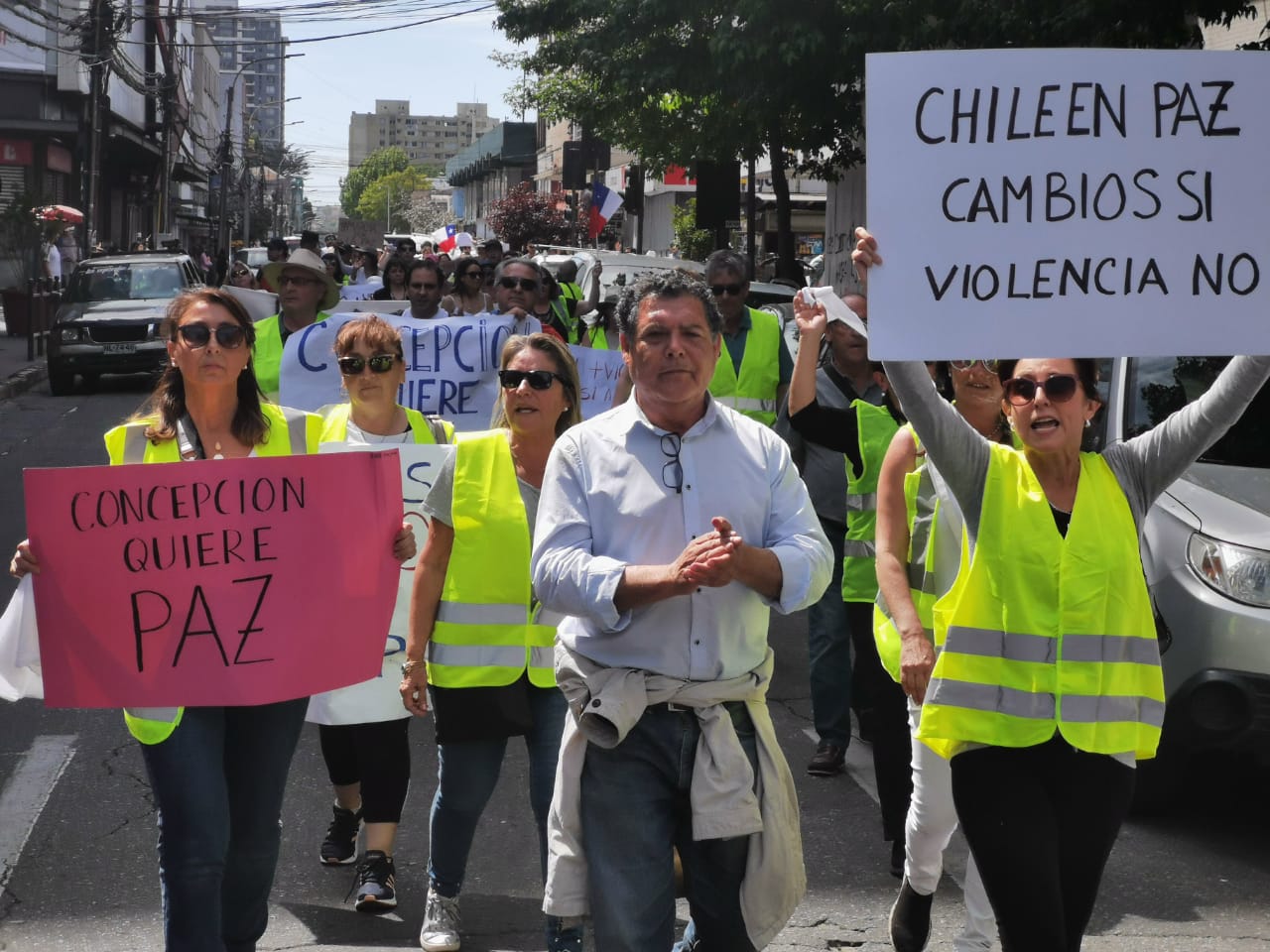 Chalecos amarillos marcharon por Concepción pidiendo el fin de la violencia