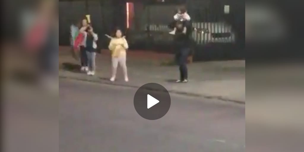 Niños de Hualpén le cobran “el que baila pasa” a sus vecinos para entrar al pasaje