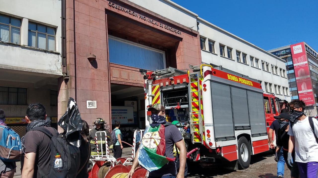 Saquean e incendian edificio de la Gobernación Provincial de Concepción