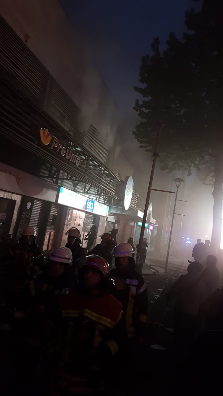 Hombre hallado en incendio de local saqueado en el centro de Concepción está grave