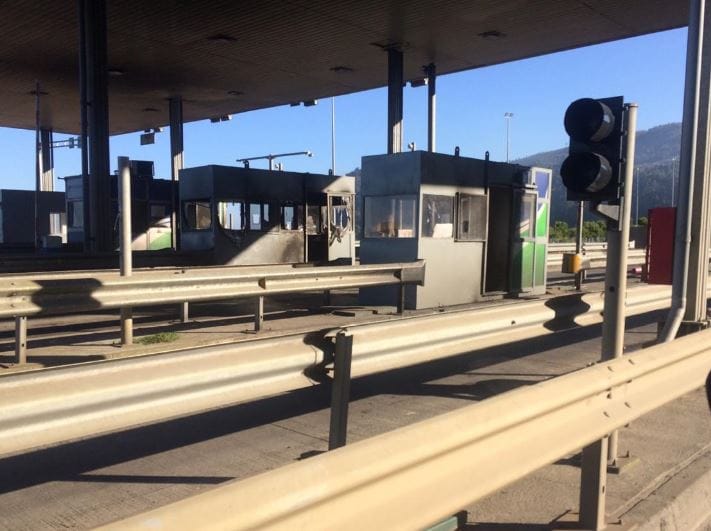 Peaje Chivilingo se encuentra liberado de cobro tras ataque incendiario