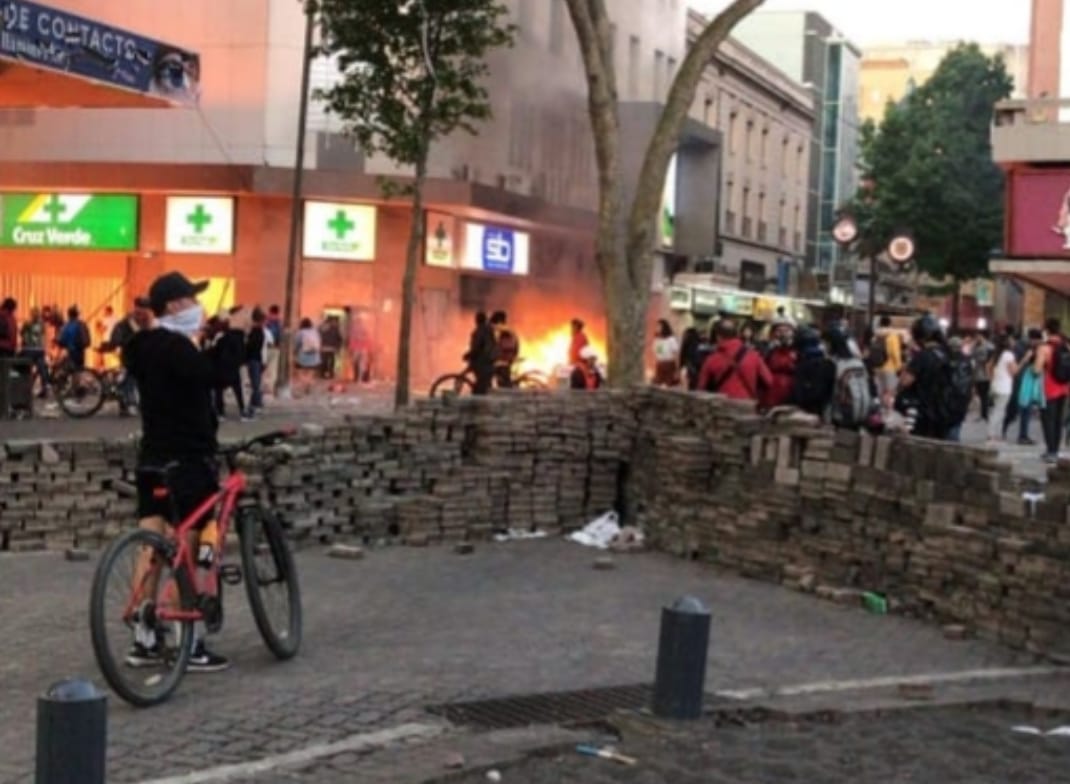 Barricadas infranqueables en Concepción: afirman que son el principal obstáculo de Carabineros ante saqueos