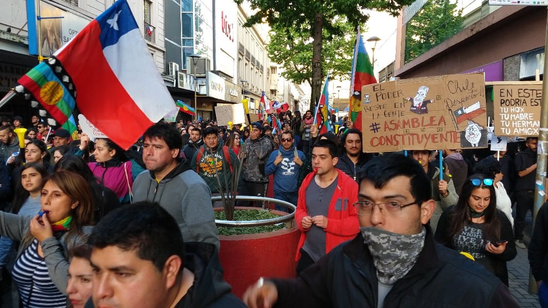 14 días de Concepción incansable: Cientos de personas se manifiestan en el centro de la ciudad