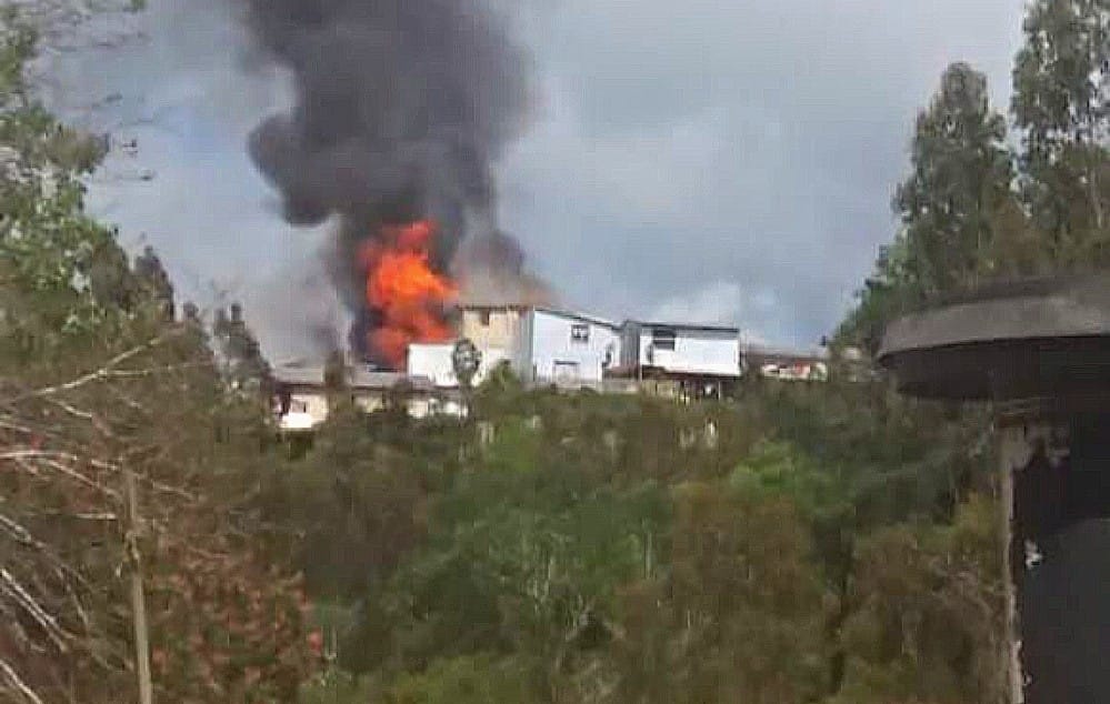 Casas se incendian en el sector Puente 1 de Concepción