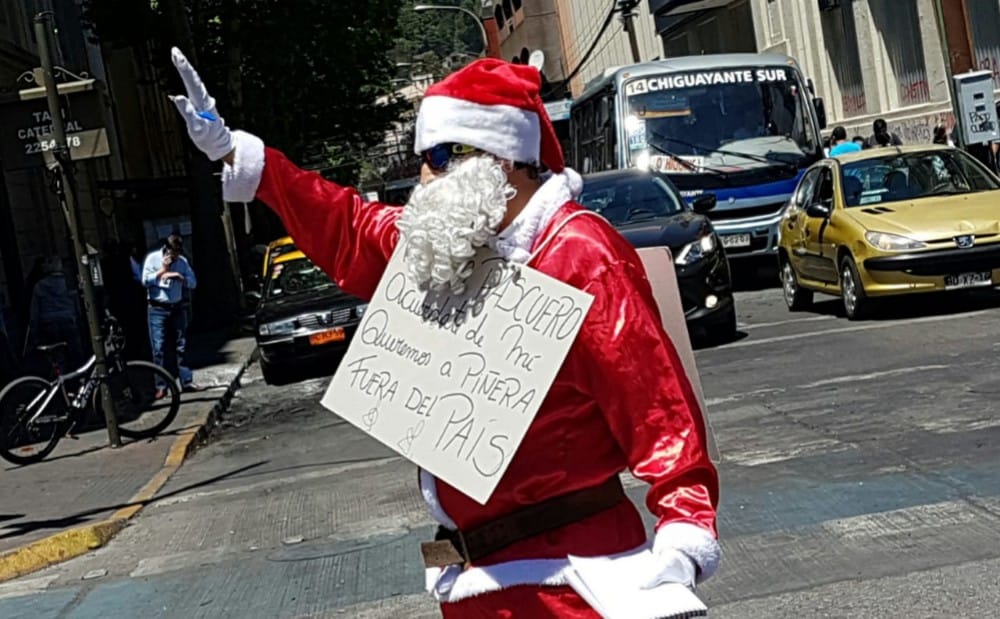 Viejito Pascuero firme con el pueblo: Se manifiesta y dirige el tránsito en Concepción