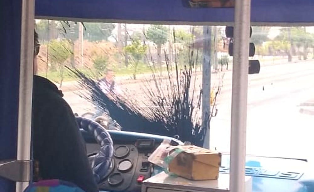 Atacan con bombas de pintura a buses de la locomoción colectiva del Gran Concepción