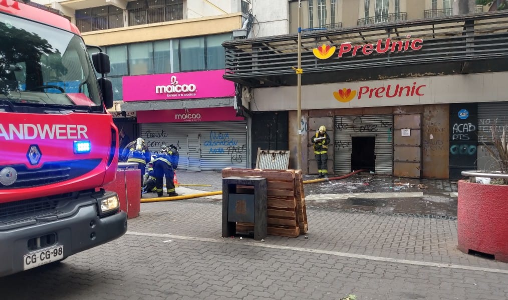 Bomberos de Concepción informa estado de salud de voluntarios lesionados en incendio de PreUnic