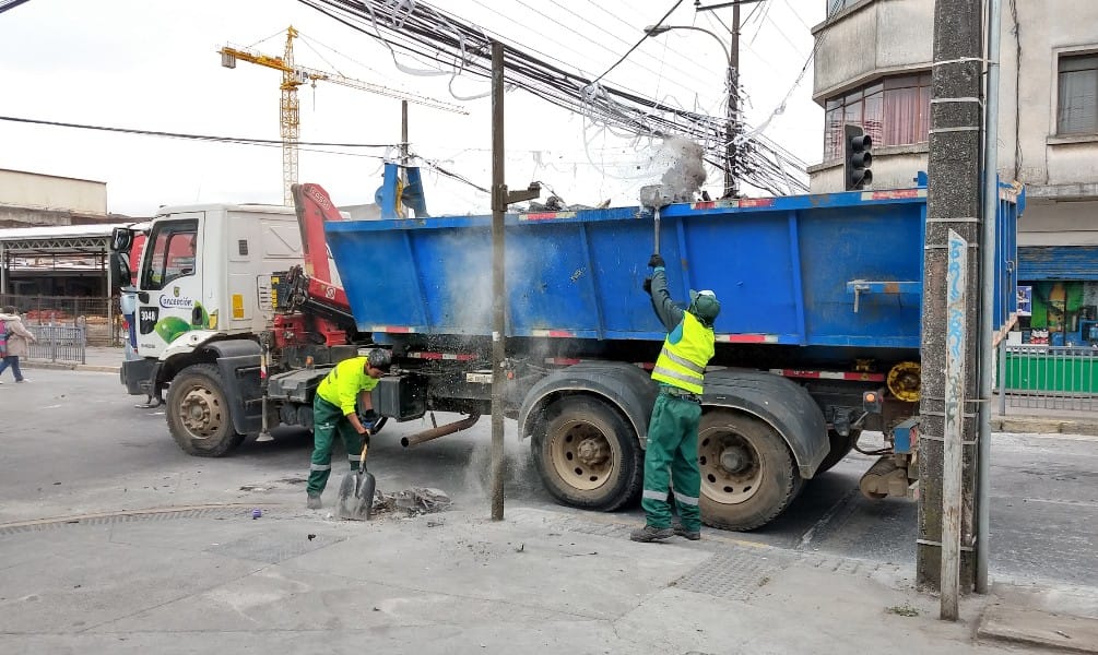 Retiran más de 700 toneladas de escombros de las calles de Concepción por protestas