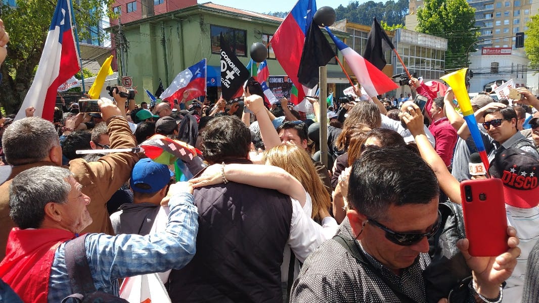 Fervor y abrazos marcaron rechazo de terminal marítimo de Copec en Coronel