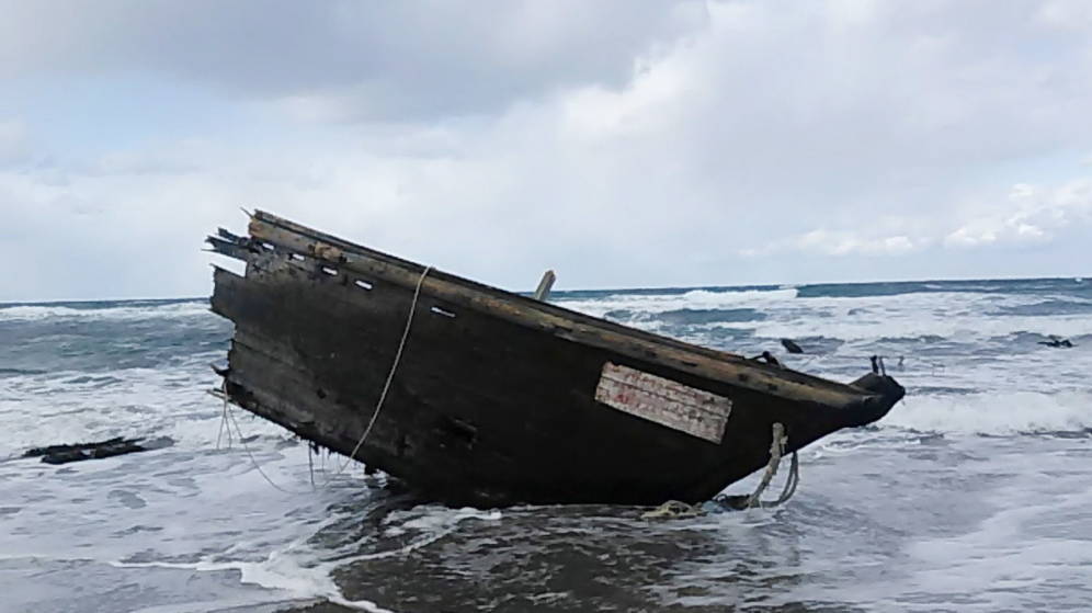 Encuentran misterioso barco fantasma con cadáveres al interior y cabezas humanas