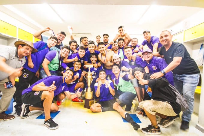 El festejo íntimo de jugadores y cuerpo técnico tras anhelado triunfo de Deportes Concepción