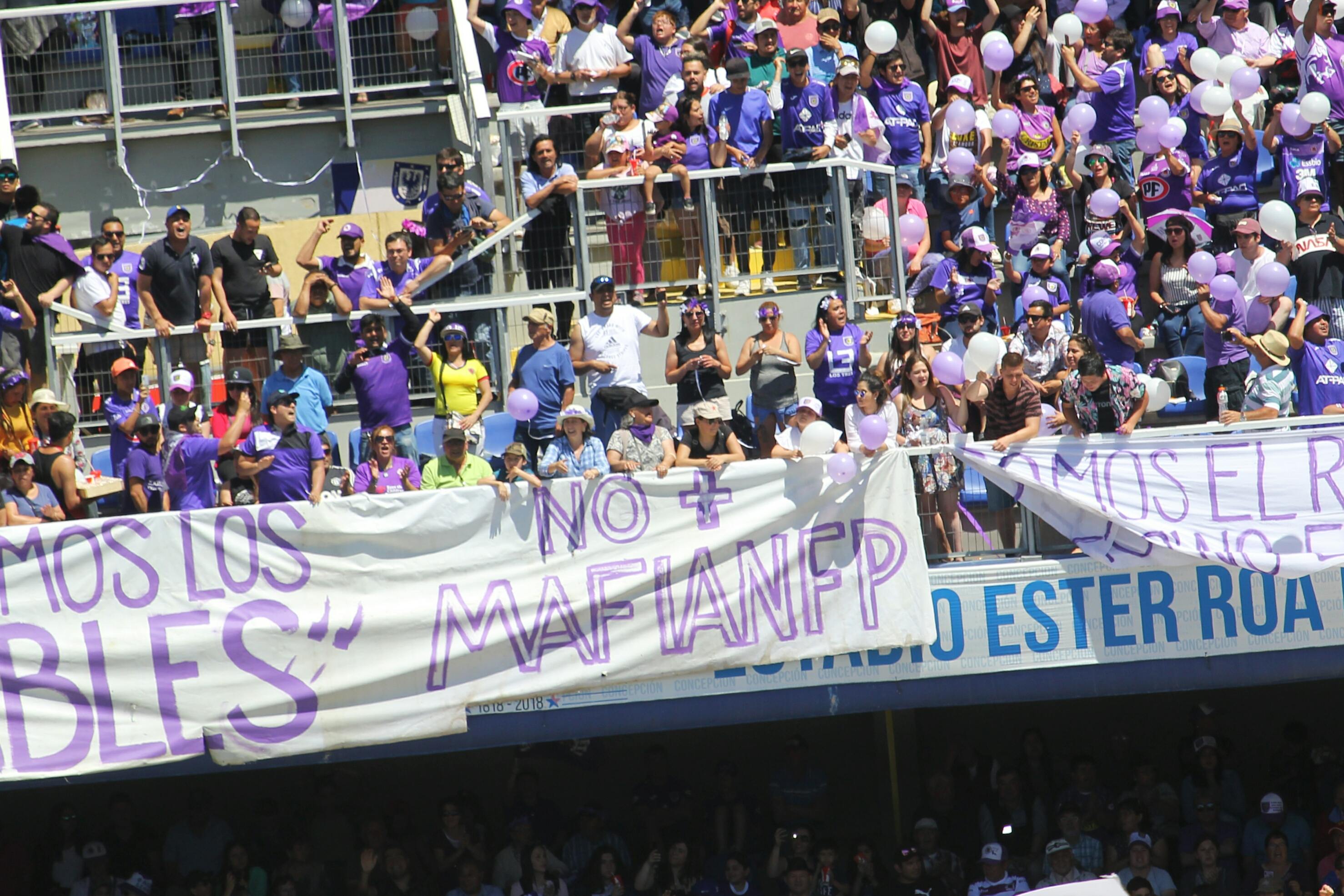 Demandas sociales se hicieron presentes en crucial duelo de Deportes Concepción contra Limache