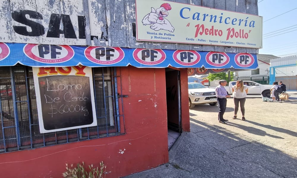 Comenzó el camino de la reconstrucción: Entregan primer subsidio a pyme saqueada en Concepción