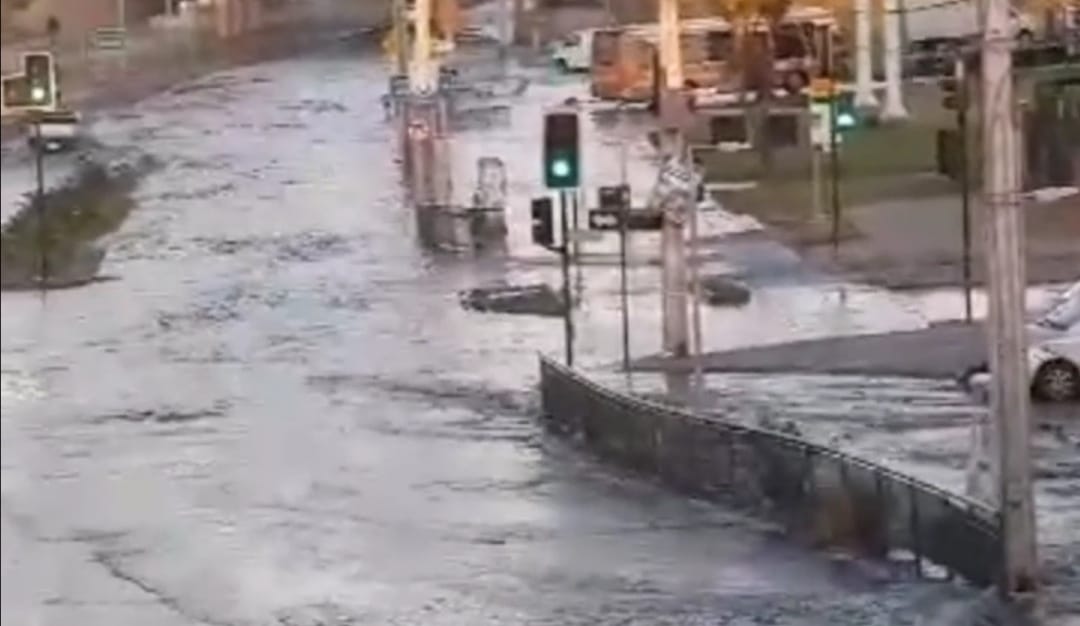 Rotura de matriz de agua genera complicaciones en Concepción