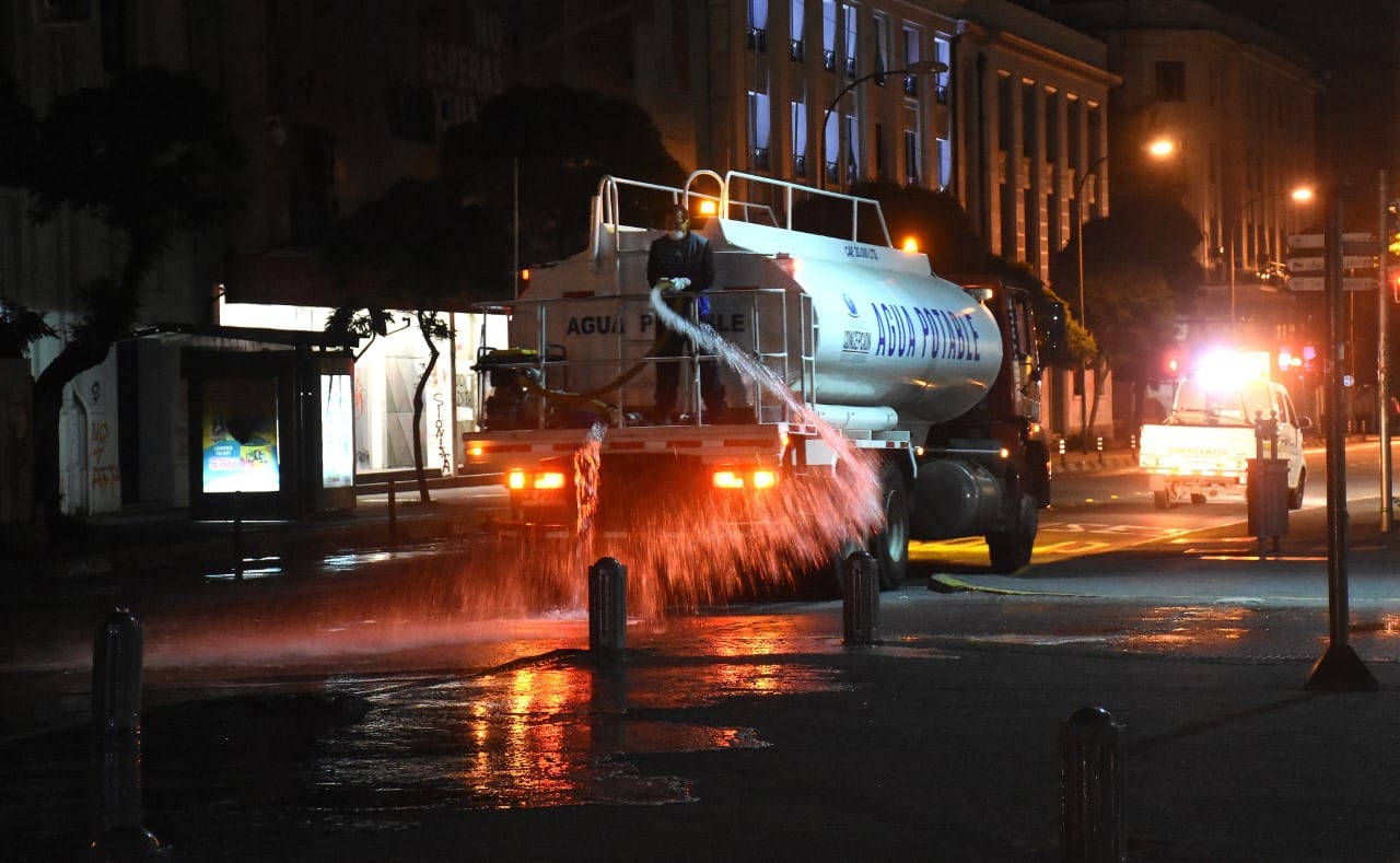 Implementan plan para limpiar residuos lacrimógenos de las calles del centro de Concepción