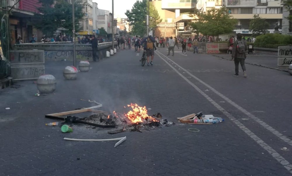Locales saqueados y 35 detenidos deja última jornada de manifestaciones en Concepción