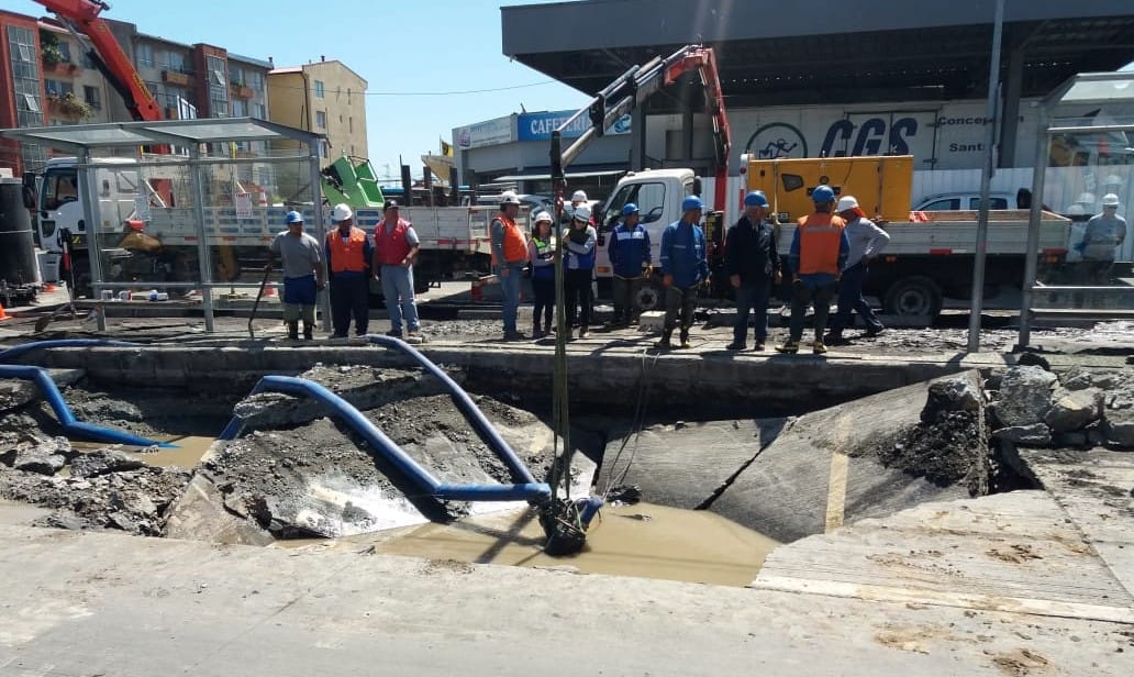 Essbio informa que restauró servicio de agua potable tras rotura de matriz en Concepción