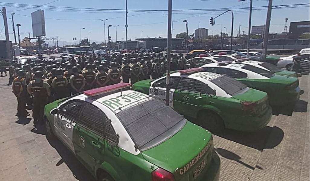 Contraloría aclara cuándo Carabineros puede entonar himno institucional