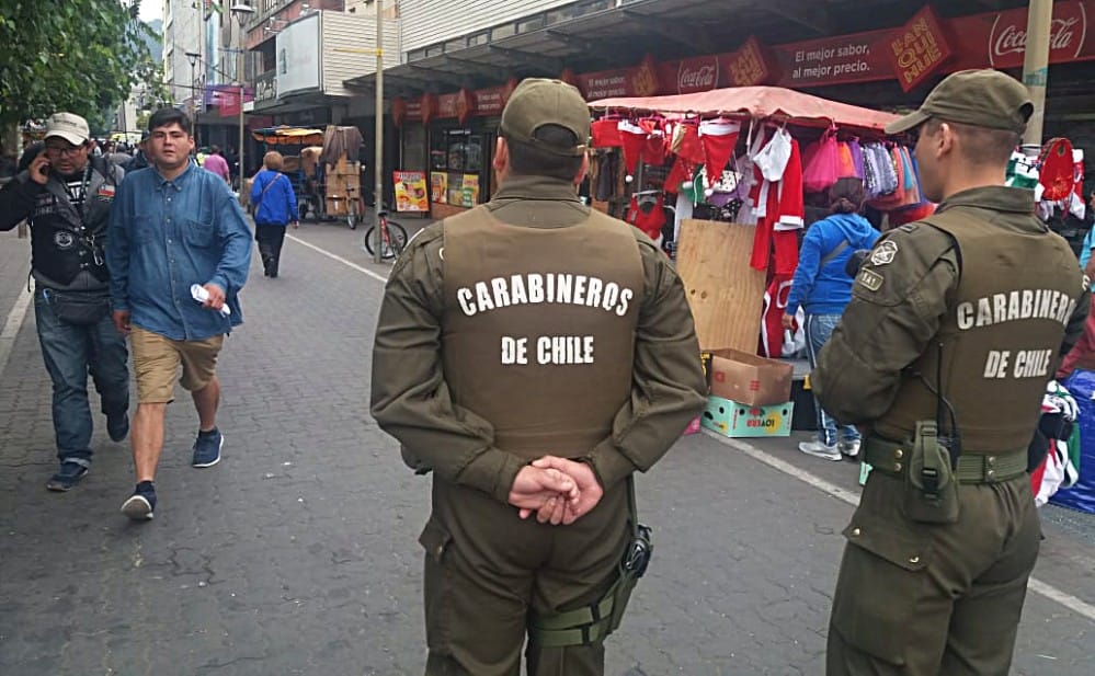 Carabineros copa paseos peatonales de Concepción para evitar comercio ilegal