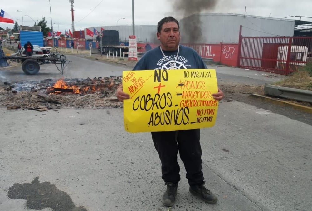 Locatarios de Vega Monumental levantan barricadas en protesta por precio de ingreso para camiones