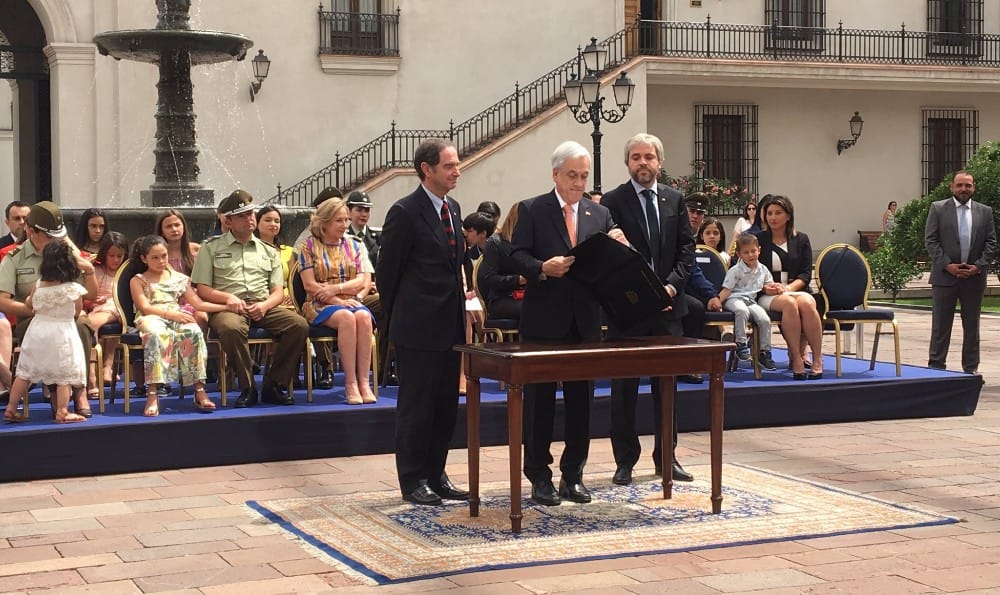 Piñera firmó proyecto de protección a policías: “No permitiremos que se los ataque impunemente”