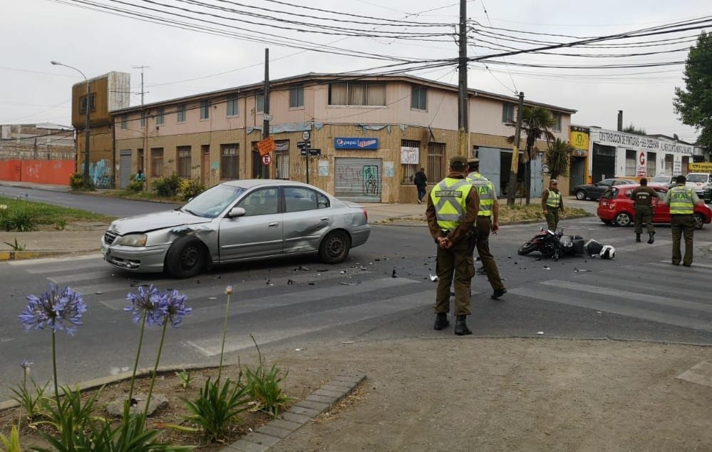 Muere joven motociclista que impactó con un auto en Concepción