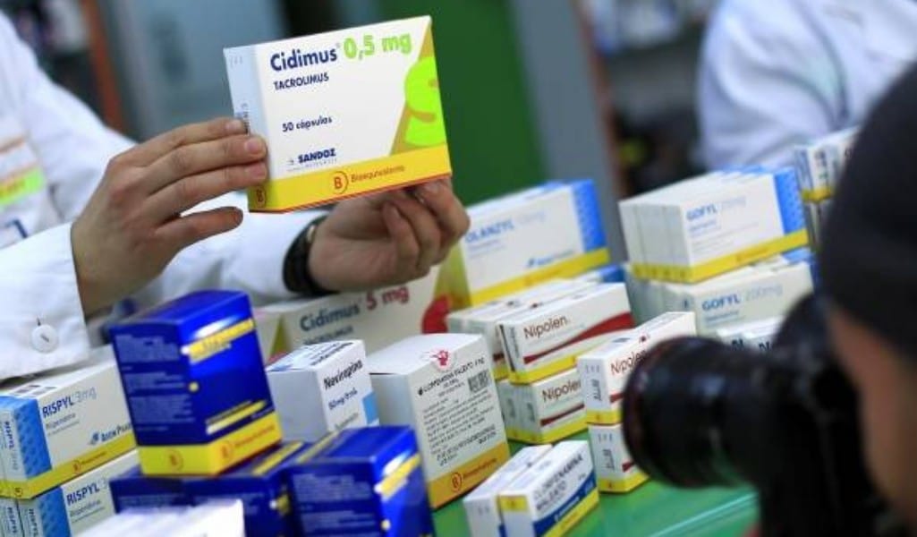 Colusión farmacias: Justicia condena a tres cadenas a pagar compensación a consumidores