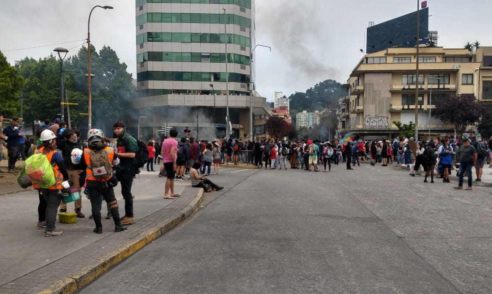 Barricadas y desvíos de tránsito marcan manifestaciones pre Navidad en Concepción