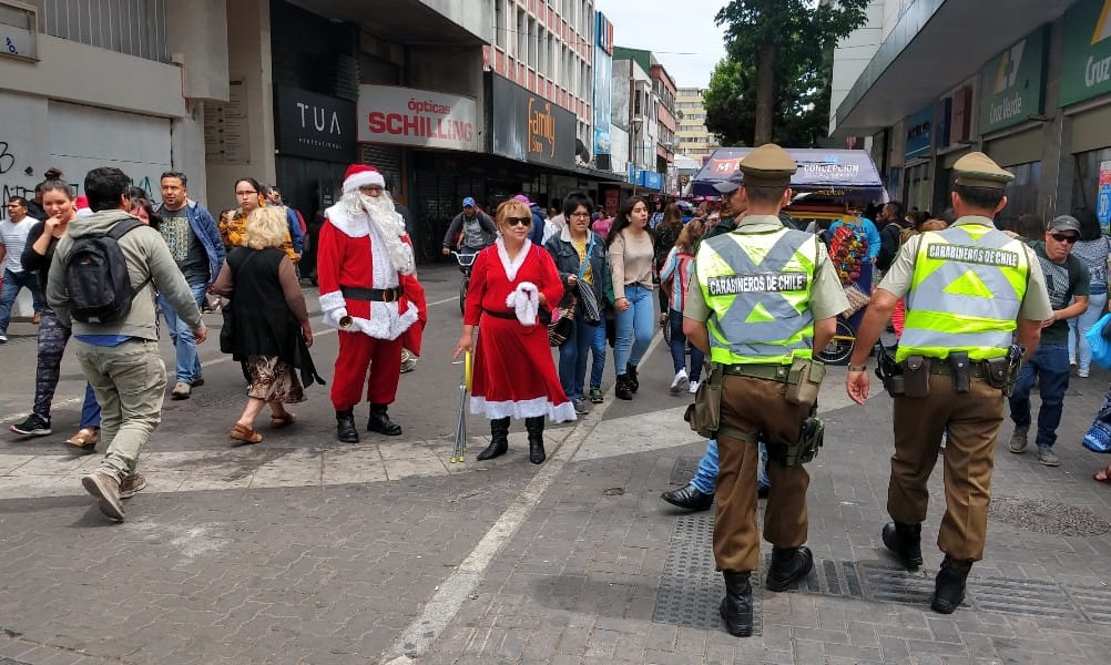 El Viejito Pascuero se acerca a Chile y aquí puedes seguir su recorrido