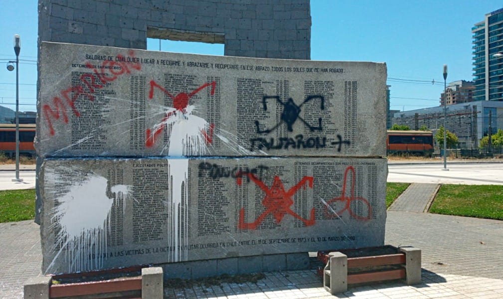 Denuncian que desconocidos vandalizó Memorial de Detenidos Desaparecidos en Concepción