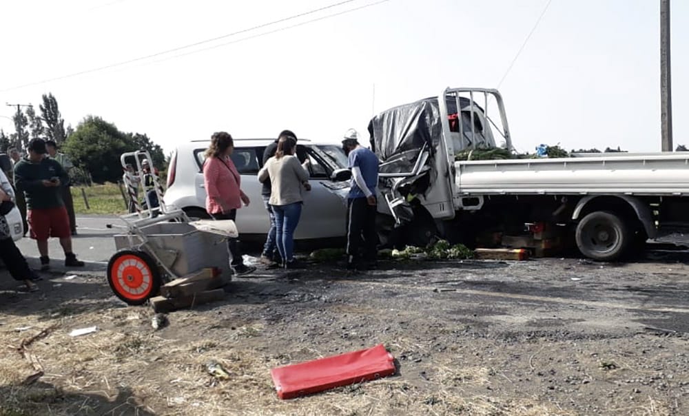 Un muerto y dos heridos en riesgo vital dejó grave accidente de tránsito en Los Ángeles