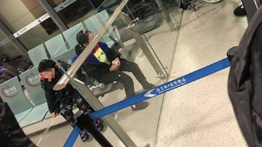 Padres abandonaron a sus hijos en aeropuerto porque uno presentó síntomas de coronavirus