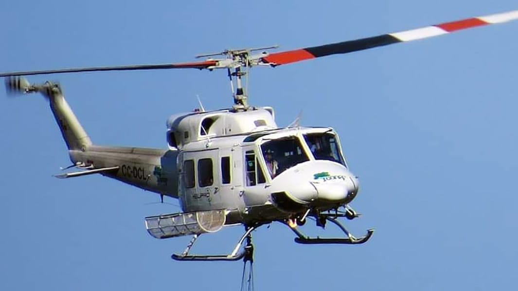 Helicóptero de Conaf aterriza de emergencia cuando combatía un incendio
