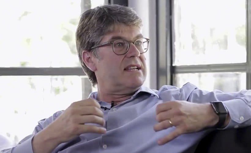 James Hamilton inscribe el Partido por la Dignidad para el plebiscito de abril